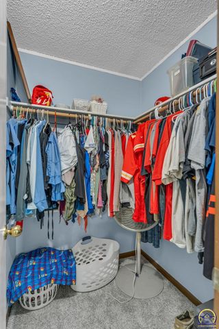 633 N 4th St, Carbondale, KS 66414