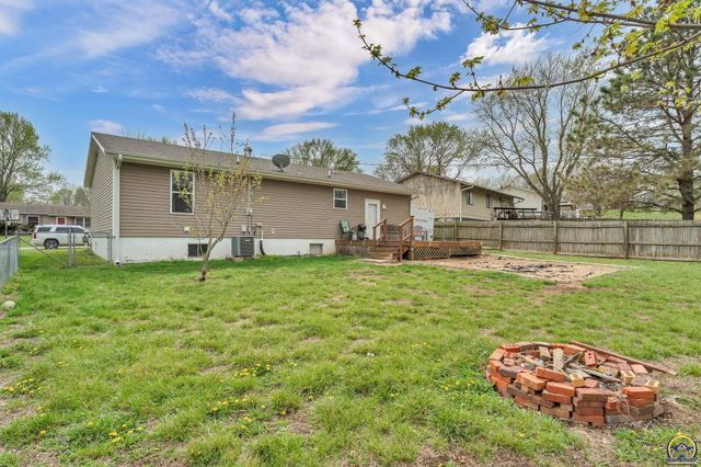 633 N 4th St, Carbondale, KS 66414