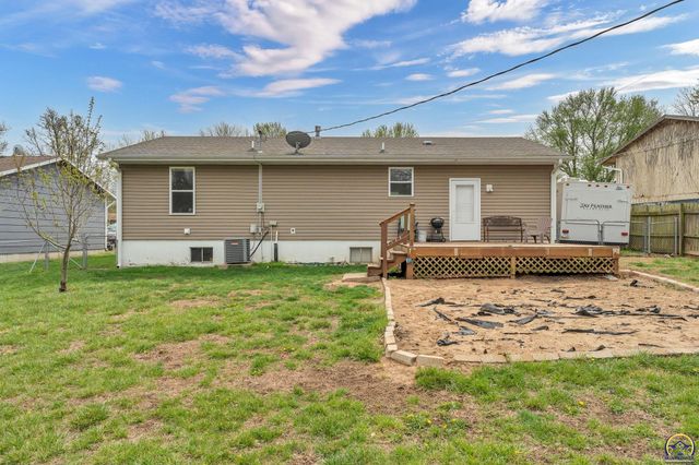 633 N 4th St, Carbondale, KS 66414