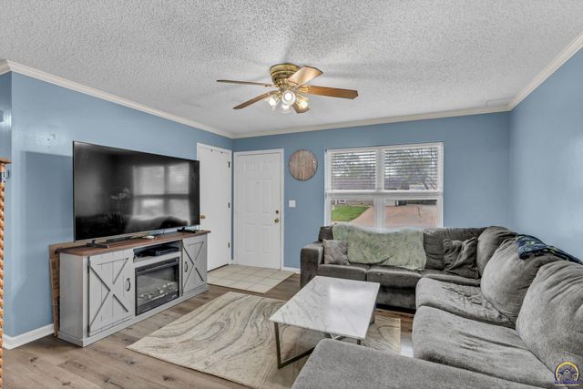 633 N 4th St, Carbondale, KS 66414