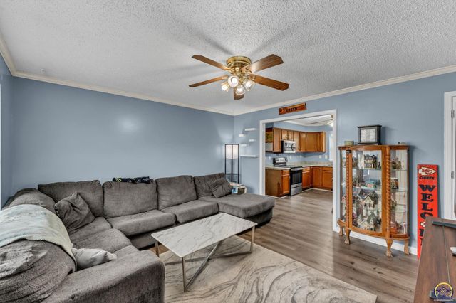 633 N 4th St, Carbondale, KS 66414
