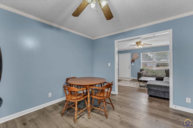 633 N 4th St, Carbondale, KS 66414