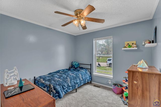 633 N 4th St, Carbondale, KS 66414