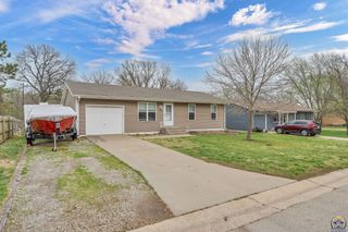 633 N 4th St, Carbondale, KS 66414