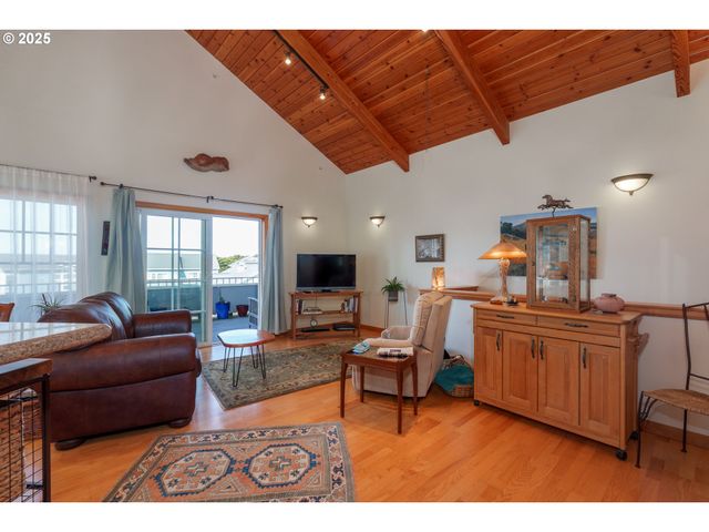 1327 VILLAGE Loop, Bandon, OR 97411