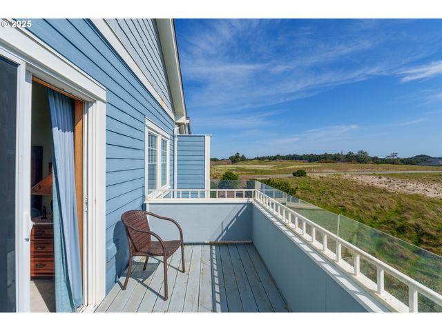 1327 VILLAGE Loop, Bandon, OR 97411
