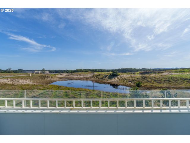 1327 VILLAGE Loop, Bandon, OR 97411