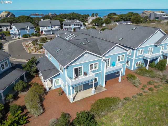 1327 VILLAGE Loop, Bandon, OR 97411