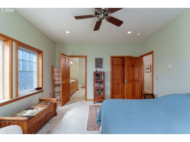 1327 VILLAGE Loop, Bandon, OR 97411