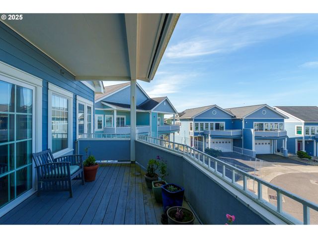 1327 VILLAGE Loop, Bandon, OR 97411