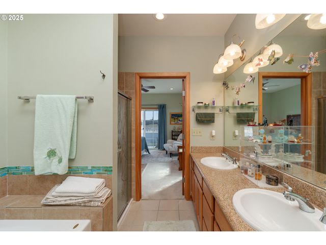 1327 VILLAGE Loop, Bandon, OR 97411