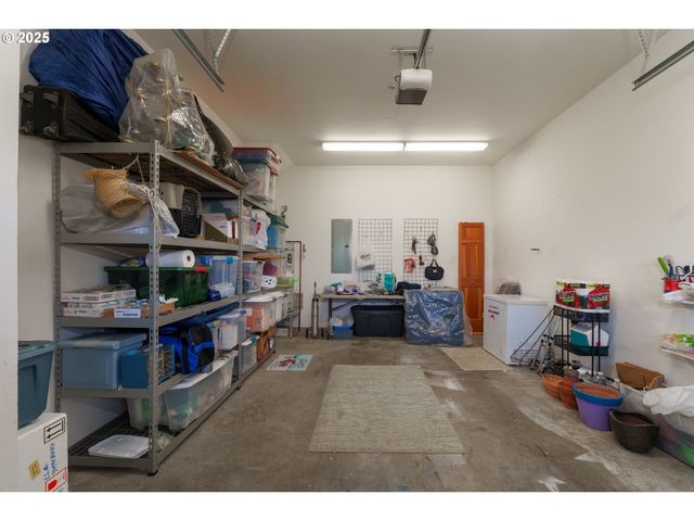 1327 VILLAGE Loop, Bandon, OR 97411