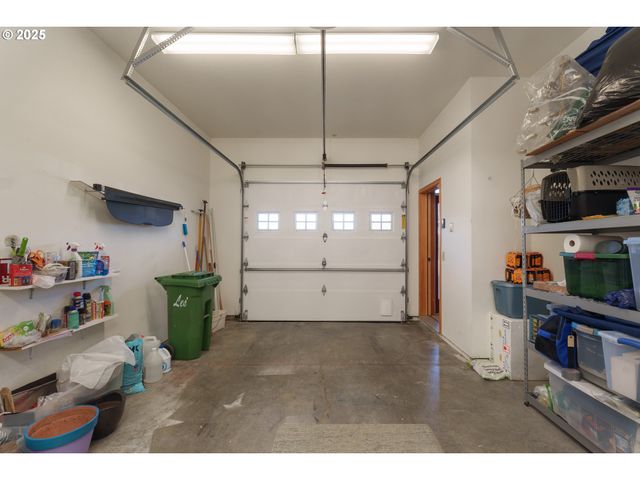 1327 VILLAGE Loop, Bandon, OR 97411