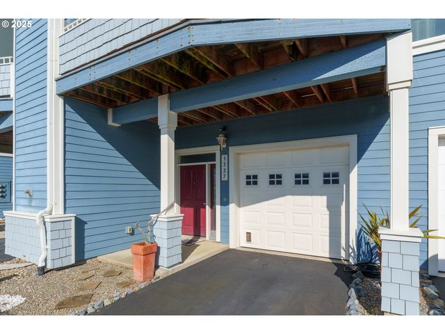 1327 VILLAGE Loop, Bandon, OR 97411