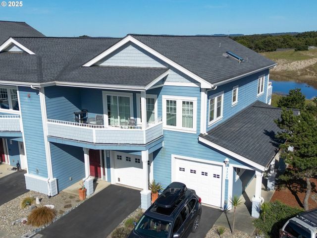 1327 VILLAGE Loop, Bandon, OR 97411