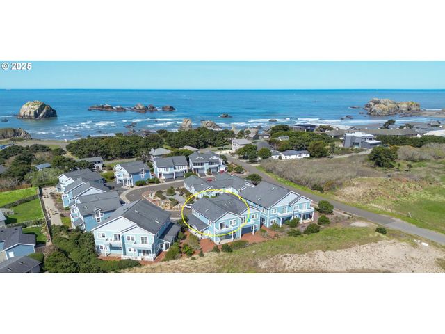 1327 VILLAGE Loop, Bandon, OR 97411