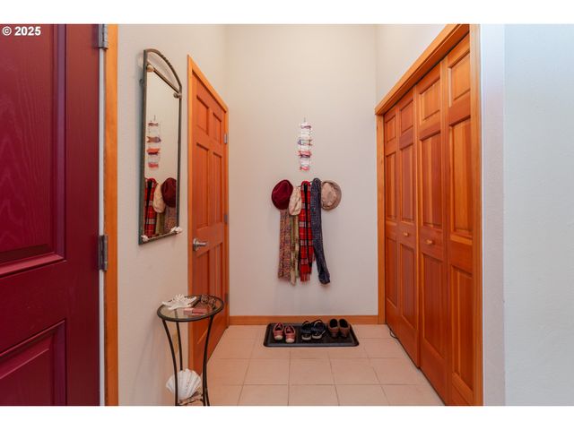 1327 VILLAGE Loop, Bandon, OR 97411