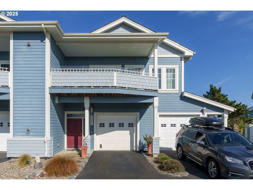 1327 VILLAGE Loop, Bandon, OR 97411