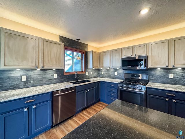 7317 W 66th St Street, Sioux Falls, SD 57106