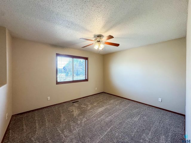 7317 W 66th St Street, Sioux Falls, SD 57106