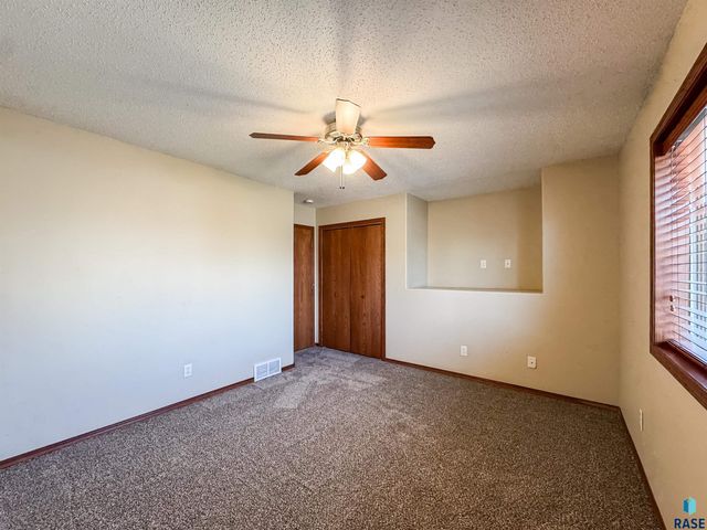 7317 W 66th St Street, Sioux Falls, SD 57106