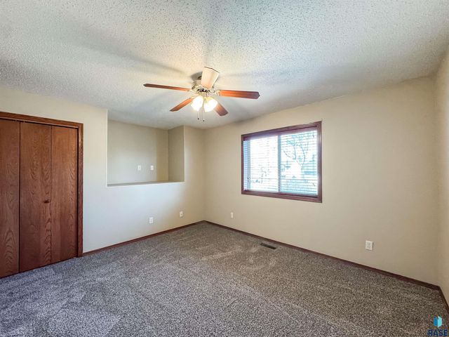 7317 W 66th St Street, Sioux Falls, SD 57106