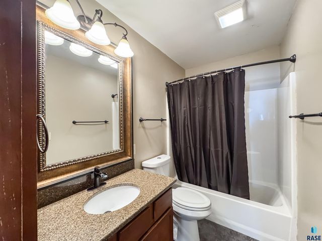 7317 W 66th St Street, Sioux Falls, SD 57106