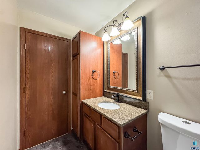 7317 W 66th St Street, Sioux Falls, SD 57106