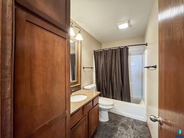 7317 W 66th St Street, Sioux Falls, SD 57106