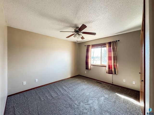 7317 W 66th St Street, Sioux Falls, SD 57106