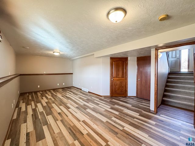 7317 W 66th St Street, Sioux Falls, SD 57106