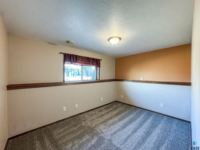 7317 W 66th St Street, Sioux Falls, SD 57106