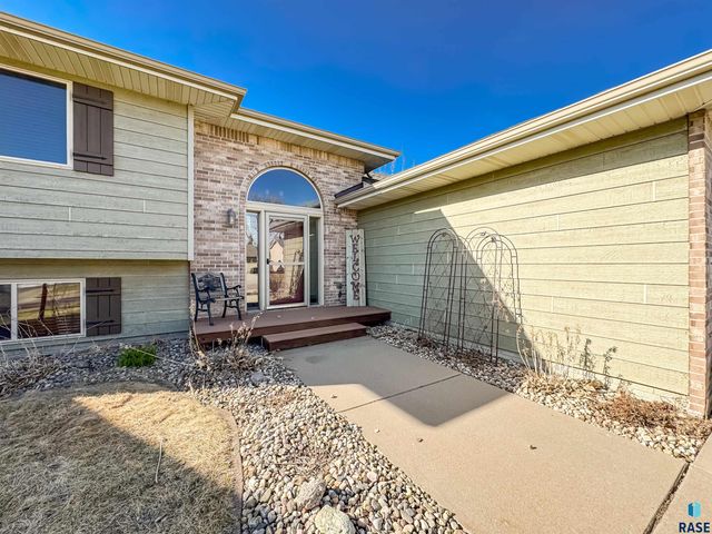 7317 W 66th St Street, Sioux Falls, SD 57106