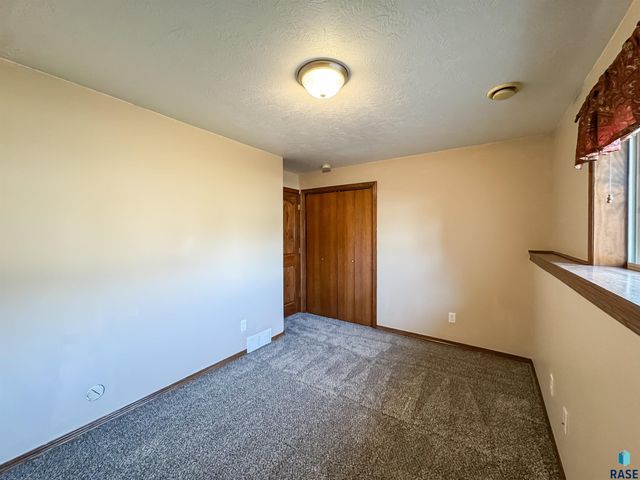 7317 W 66th St Street, Sioux Falls, SD 57106