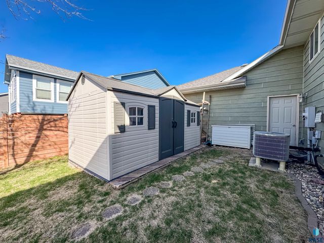 7317 W 66th St Street, Sioux Falls, SD 57106