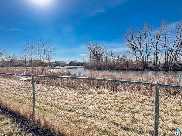 7317 W 66th St Street, Sioux Falls, SD 57106