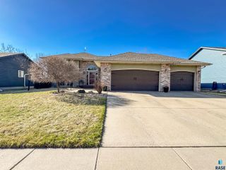 7317 W 66th St Street, Sioux Falls, SD 57106