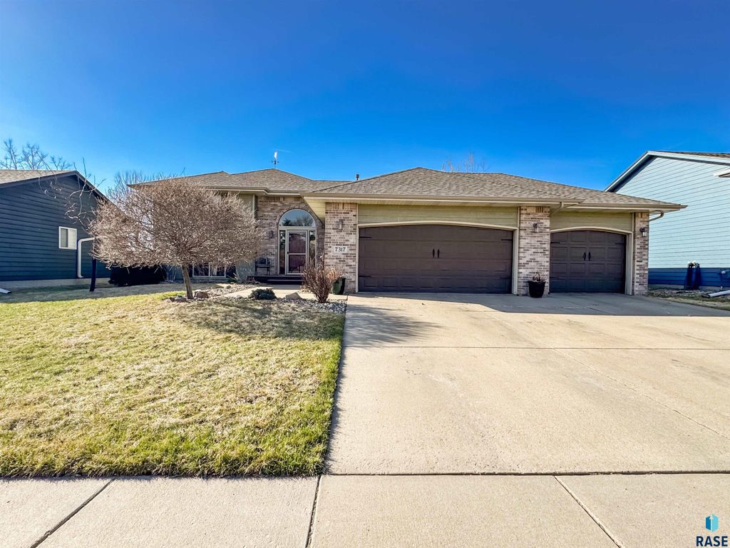 7317 W 66th St Street, Sioux Falls, SD 57106