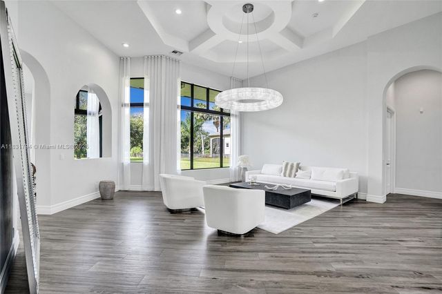 11056 Blackhawk Blvd, Davie, FL 33328