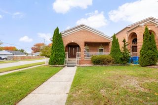 8401 Fenton Street, Dearborn Heights, MI 48127