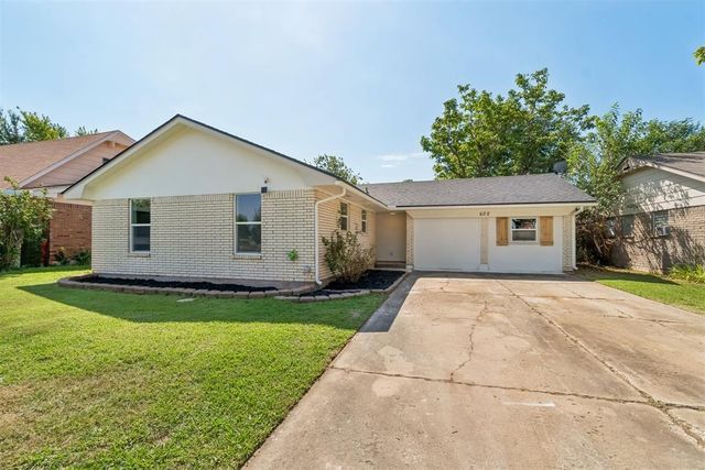 602 Crestmoor Drive, Moore, OK 73160