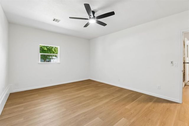 602 Crestmoor Drive, Moore, OK 73160