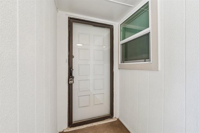 602 Crestmoor Drive, Moore, OK 73160