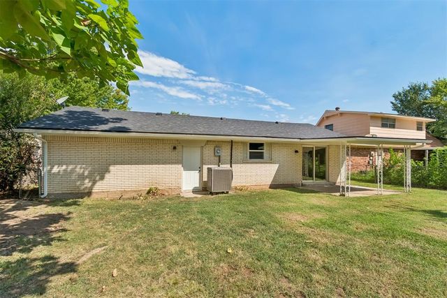 602 Crestmoor Drive, Moore, OK 73160