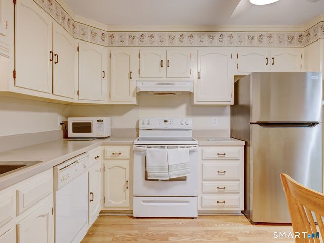 21 Hickory Hill 21, Southington, CT 06489