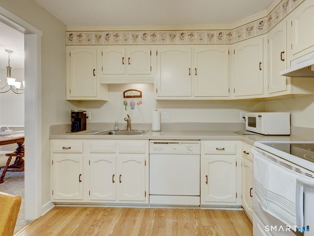 21 Hickory Hill 21, Southington, CT 06489