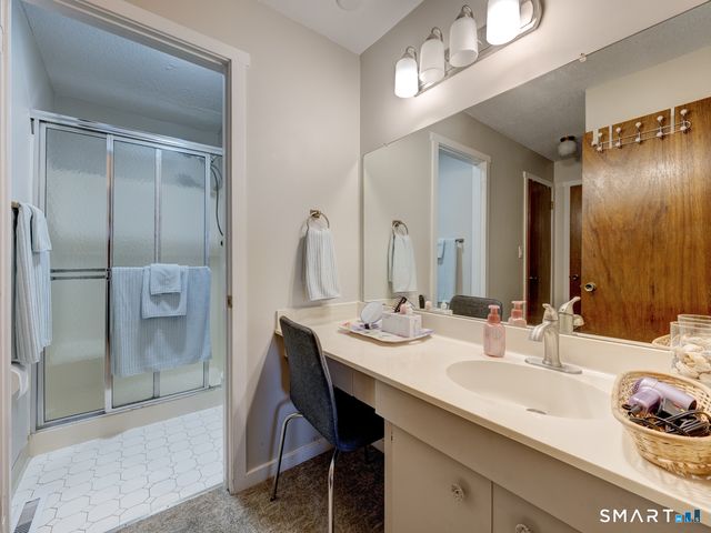 21 Hickory Hill 21, Southington, CT 06489