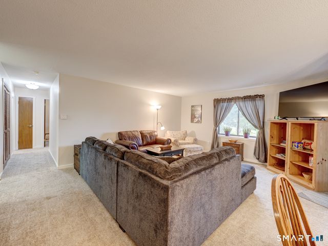 21 Hickory Hill 21, Southington, CT 06489