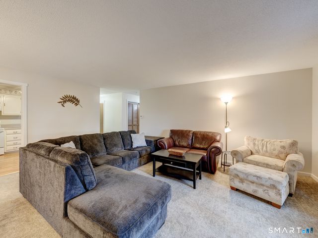 21 Hickory Hill 21, Southington, CT 06489