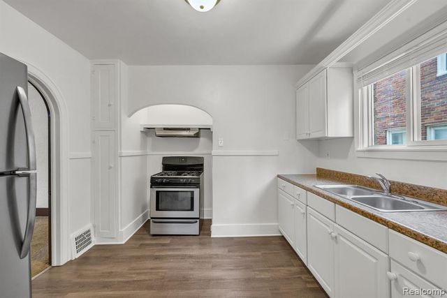 7258 Theisen Street, Dearborn, MI 48126